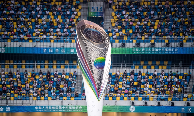 非足球迷群